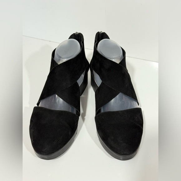 Eileen Fisher Shoes - EILEEN FISHER  Black cross strap closed toe sandal size 8